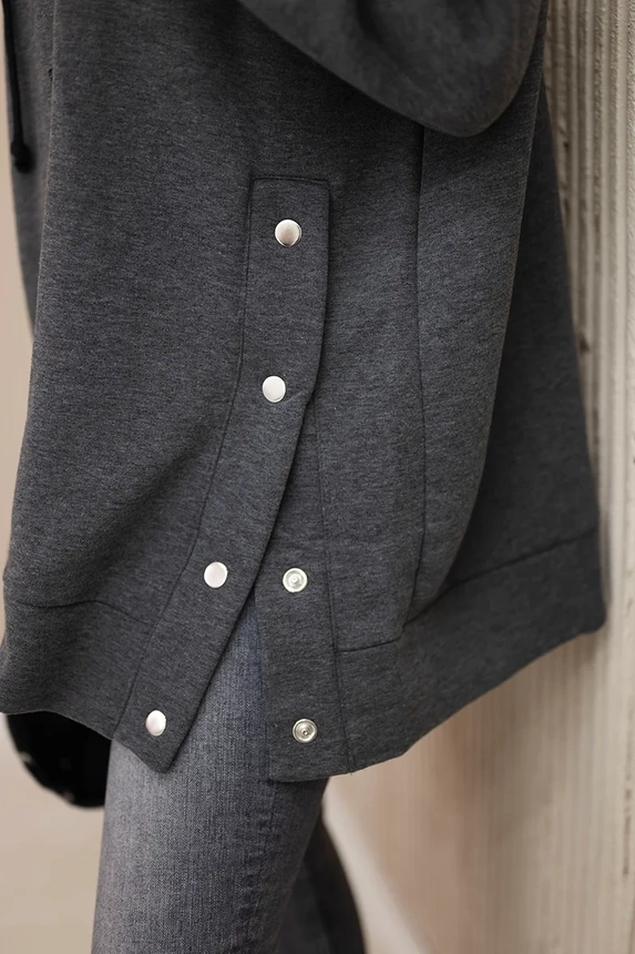 Insulated sweatshirt with press studs grpahite