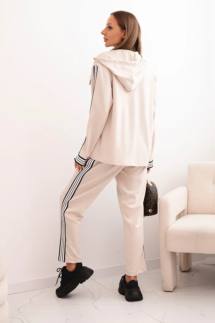 Women's set with viscose, featuring piping and a sports jacket beige