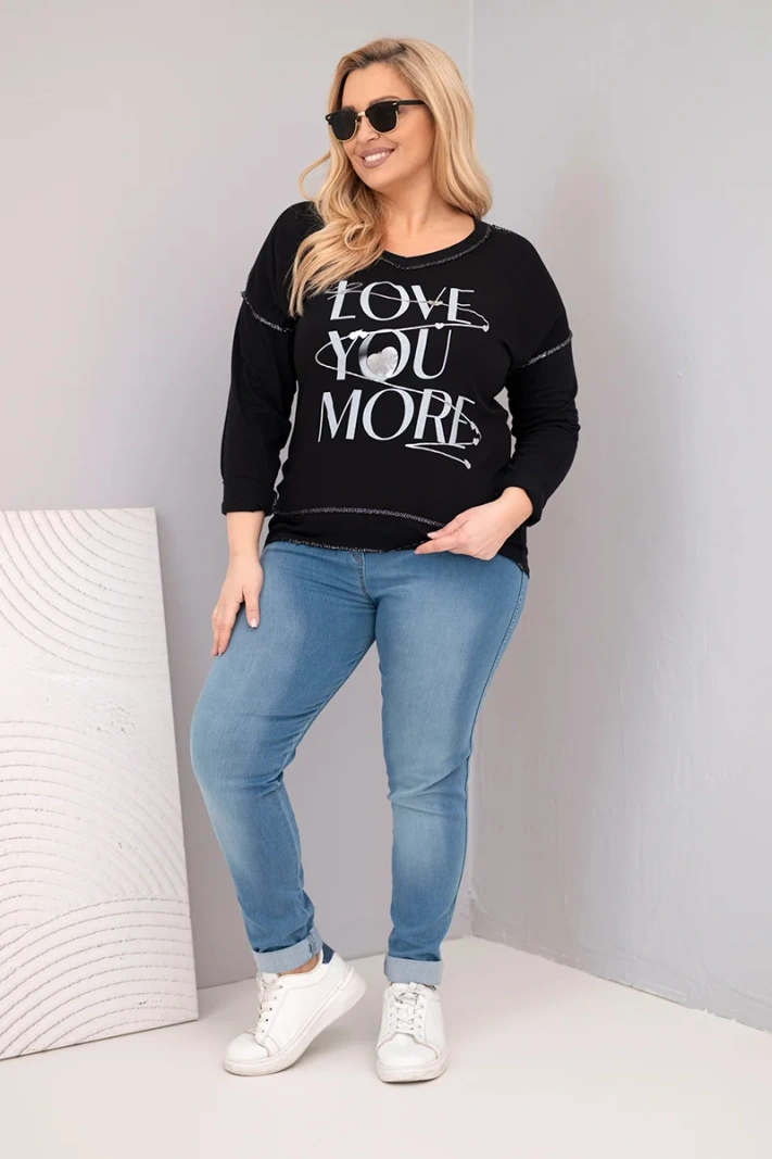 Dámska blúzka Plus Size s nápisom Love You More pretrhnutá čierna