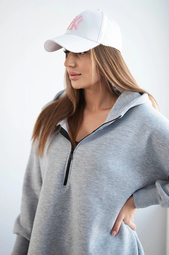 Insulated sweatshirt with slits on the sides gray