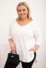 Moteriška medvilninė bliuska Plus Size su V formos iškirpte ir pasukamomis rankovėmis balta