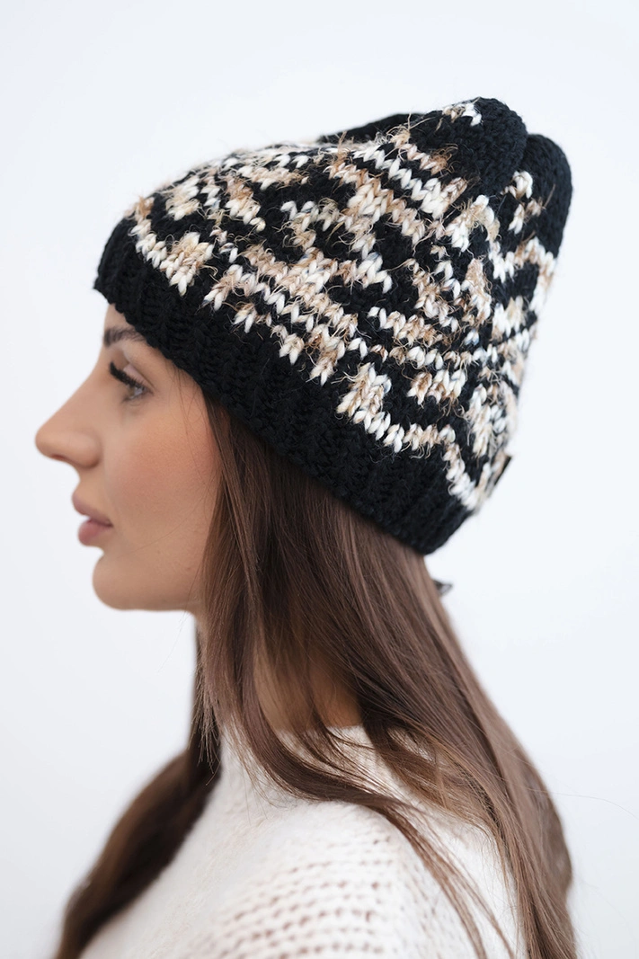 Damenmütze aus Wolle Winter mit norwegischem Muster K354 schwarz+beige