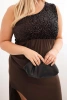 Moteriška vakarinė suknelė Plus Size vienam peti ruda