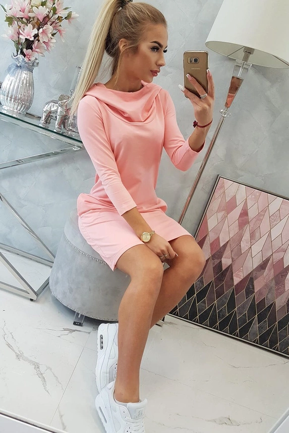 Suknelė su gobtuvu ir kišenėmis abrikosinė