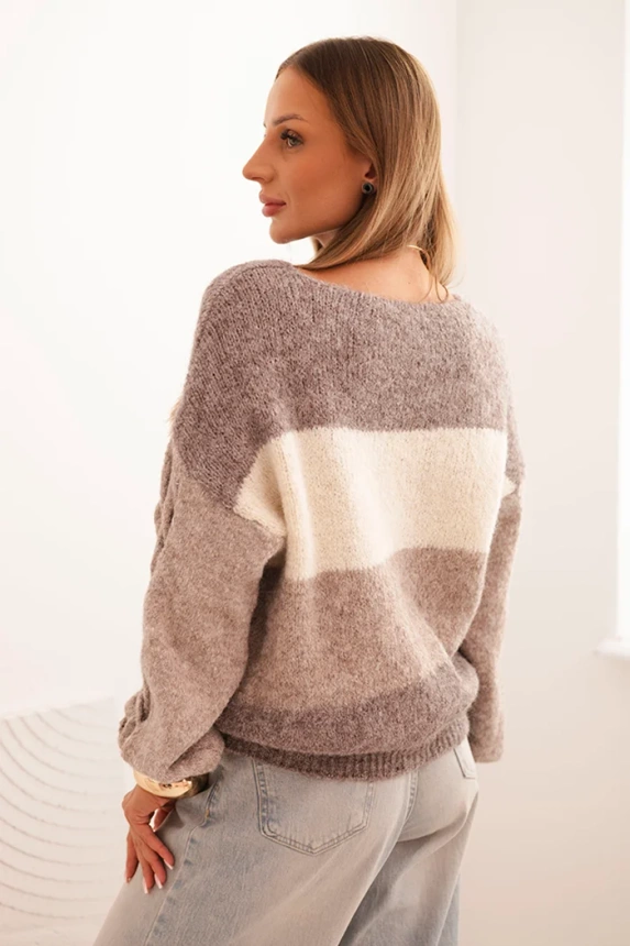 Sweter damski w pasy z warkoczami na rękawach z wełny fango + beżowy