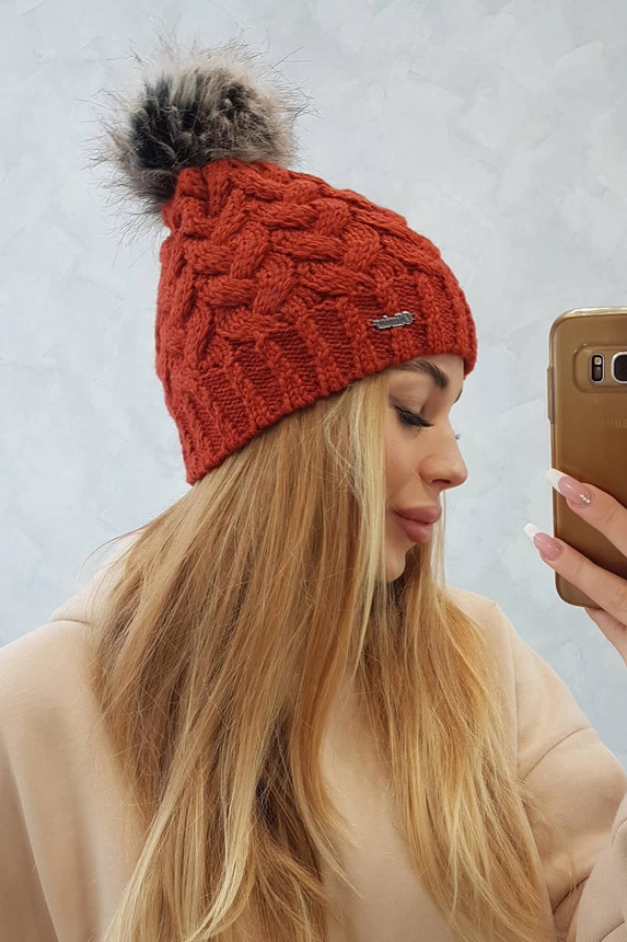 Vilnonė kepurė Daria K217 red