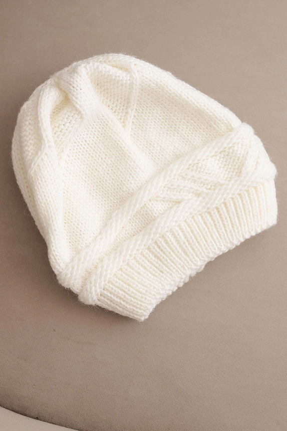 Women's winter hat made of wool with a woven pattern K428 ecru