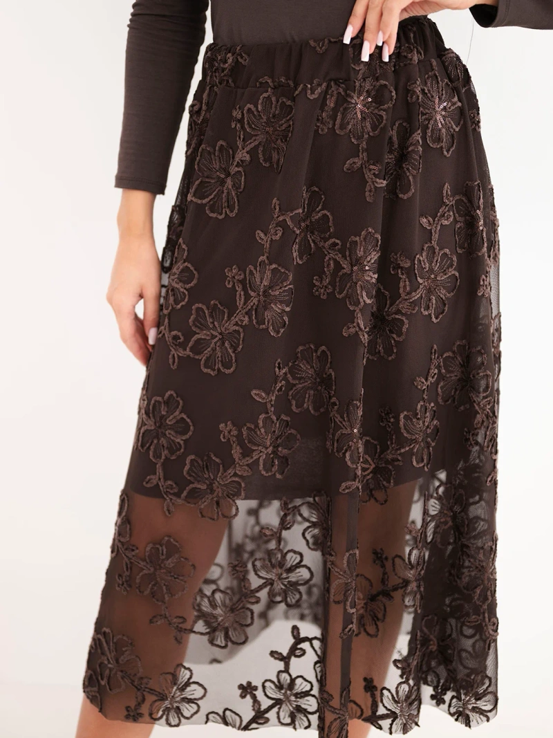 A skirt women's flared with embroidered flowers brown