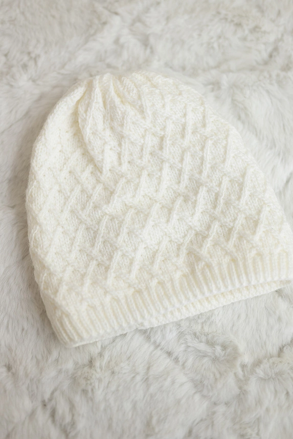 Čapica s fleece Kratka K204 biely