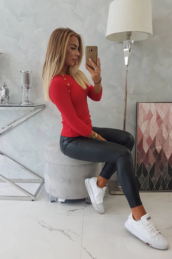 Bluse mit Zierknöpfen rot