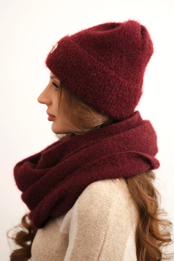 Ladies' set with a hat and a scarf made of soft knit burgundy