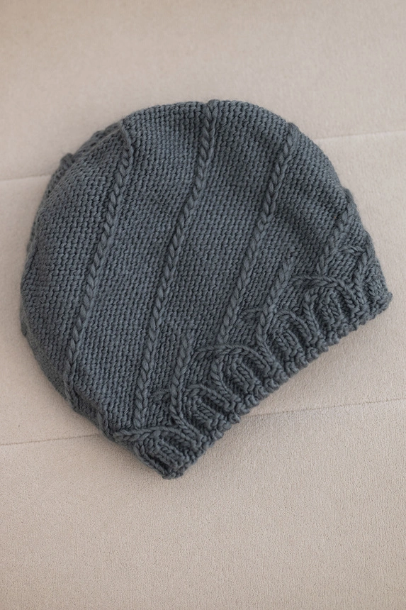 Women's wool winter hat with decorative crystals K399 black