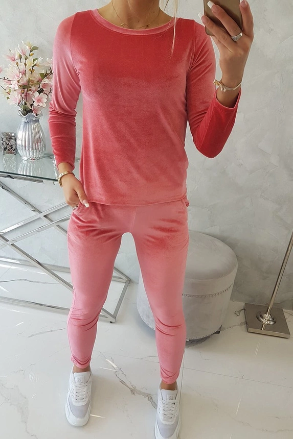 Velor set with ruffles at the back raspberry