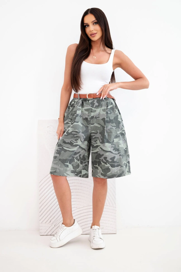 Damen-Shorts mit Gürtel und Camouflage-Muster für den Sommer khaki