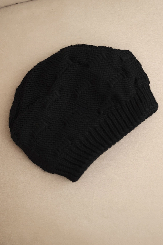 Women's winter hat made of wool with decorative weave K451 black