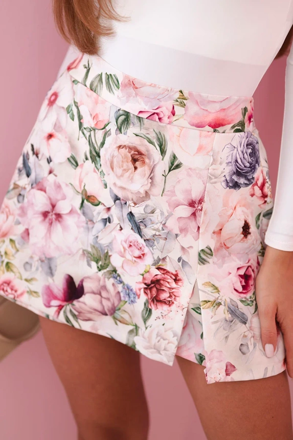 Women's skirt-shorts with flowers ecru 