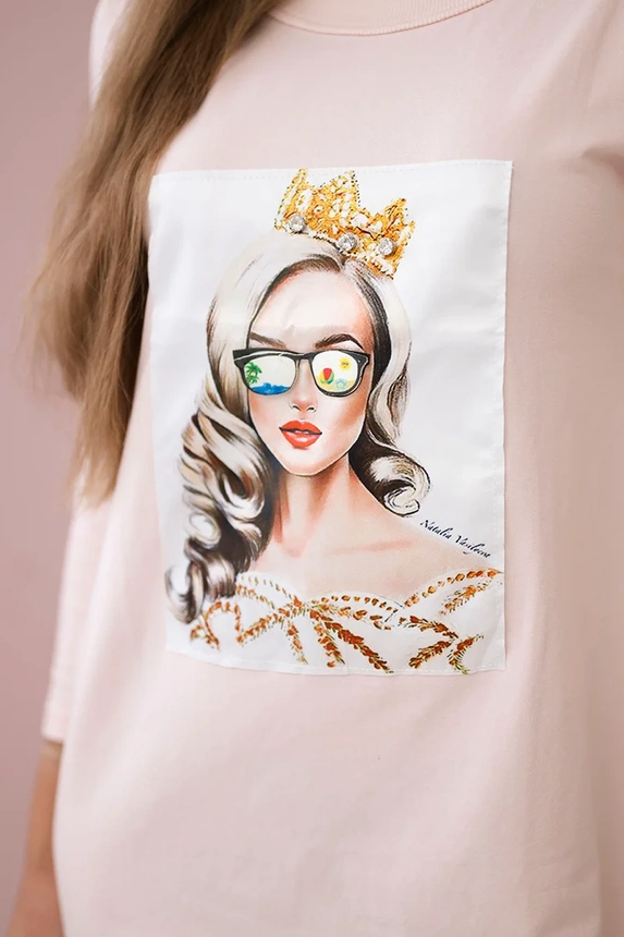 Dress with graphics of the girl in glasses 3D powdered pink