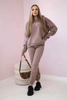 Isoliertes Baumwoll-Set, Sweatshirt mit bestickter + Hose mocca