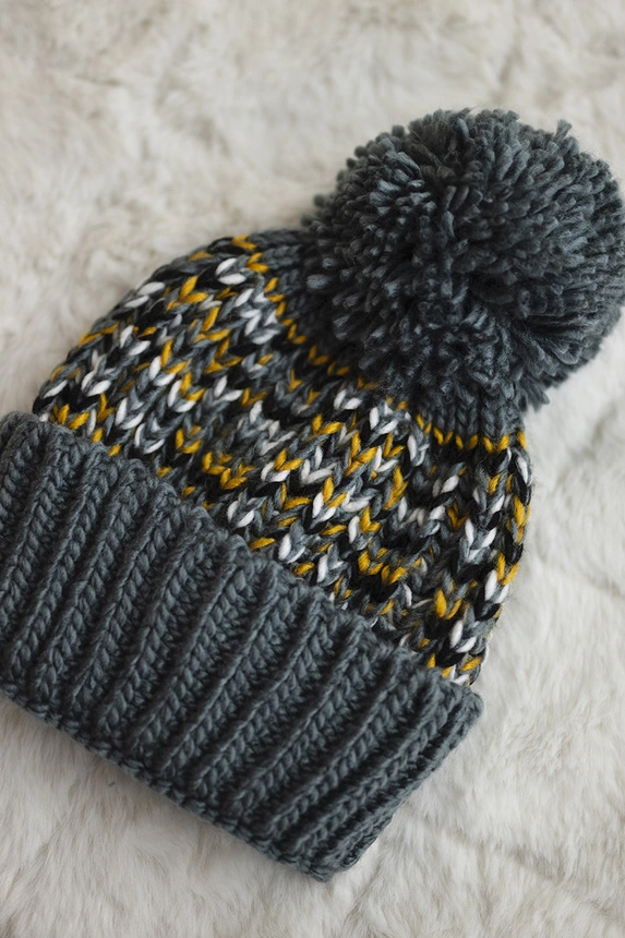 Cap with a pompom Ellen K325 dark grey+yellow