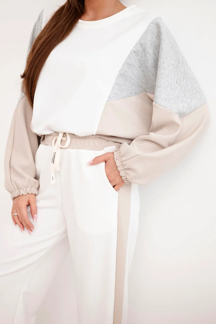 Women's set with a loose sweatshirt and wide-leg pants beige
