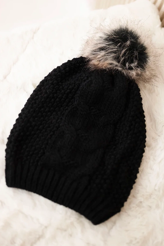 Čapica s fleece Sandra K210 čierna