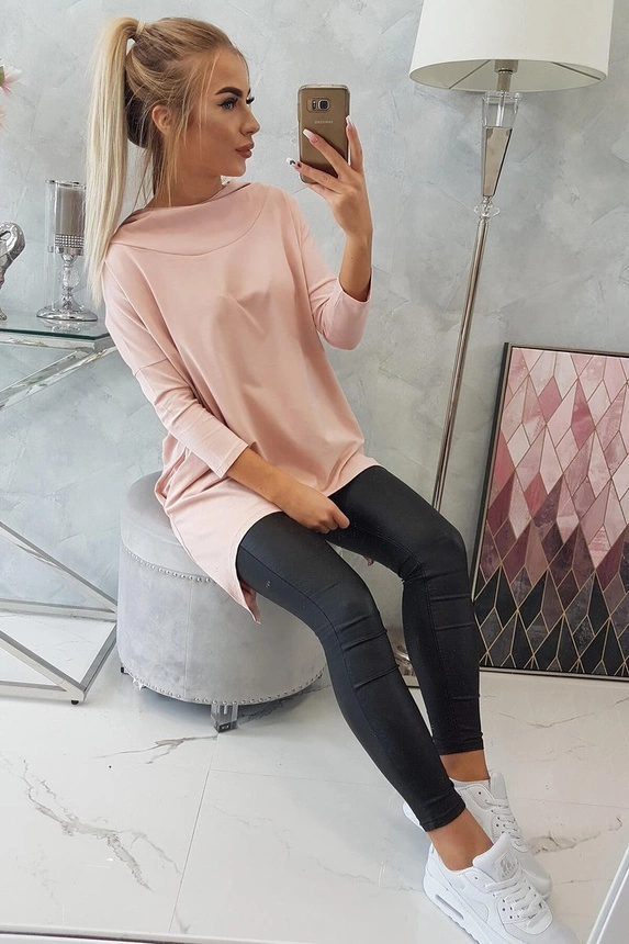 Sweatshirt with a print of wings powdered pink