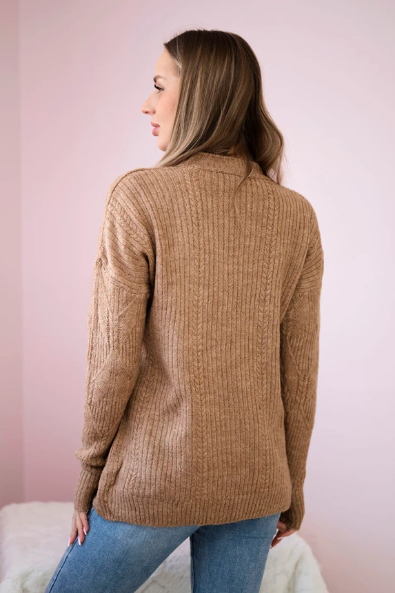 Sveter nasadený cez hlavu s módnou väzbou Ťava