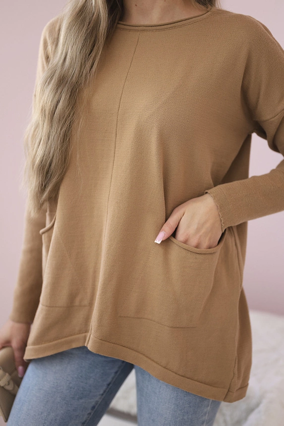 Megztinis su priekinėmis kišenėmis Kupranugaris