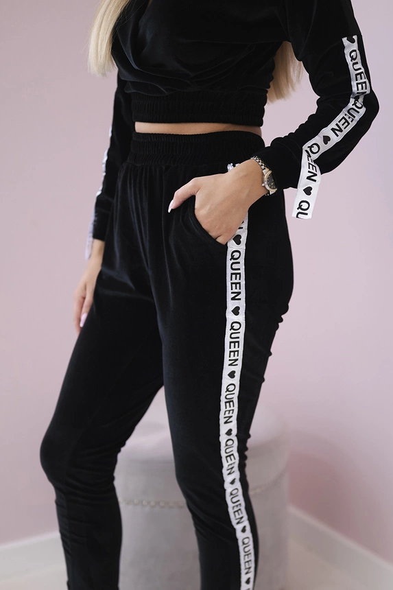 Velor set with Queen inscription black