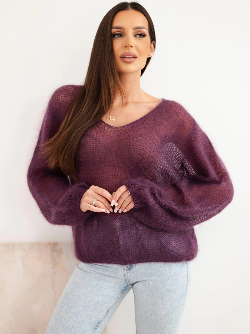 Sweter damski w 70% z kid moheru z dekoltem V o luźnym fasonie ciemny fioletowy