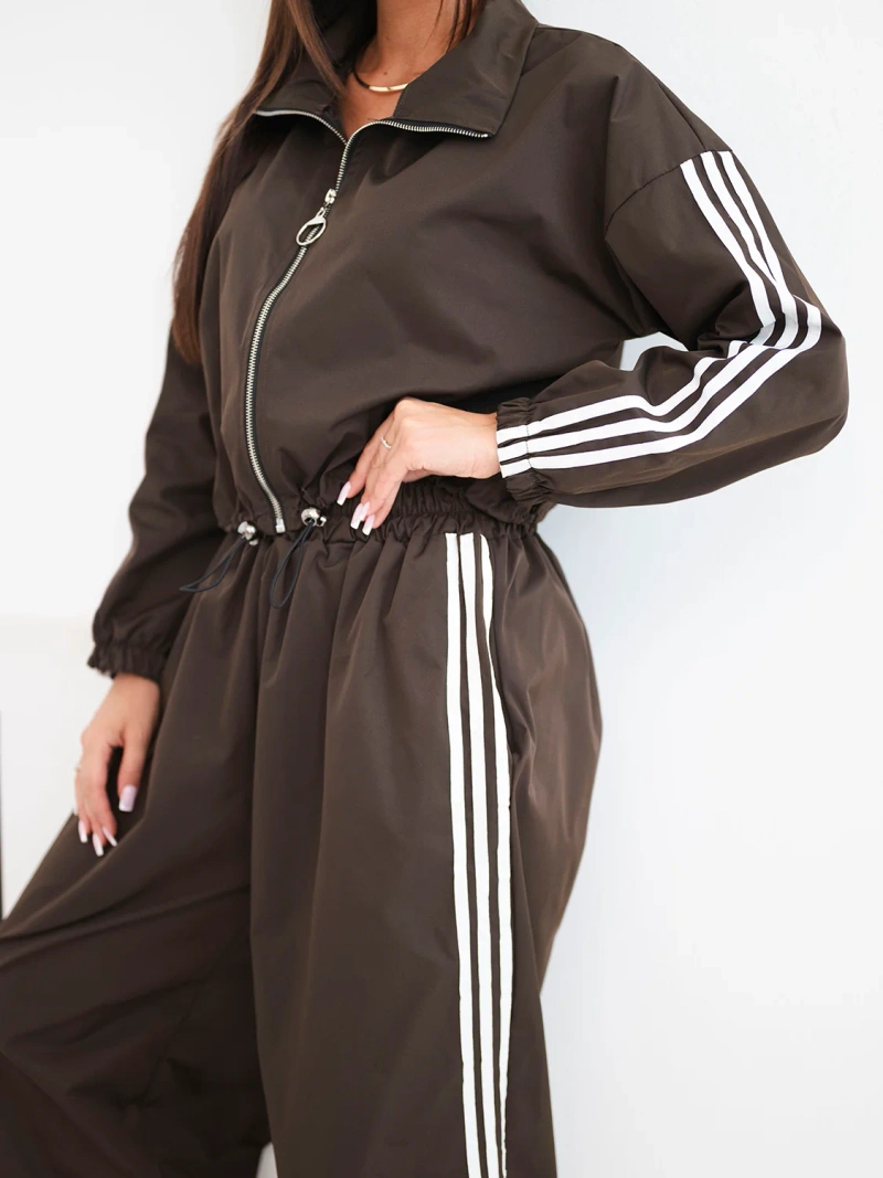 Women's cotton set with oversize trousers and contrast stripes brown