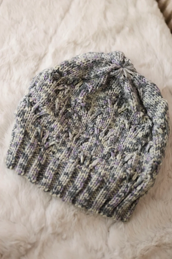 Cap with fleece Roksana K209 gray + purple + ecru