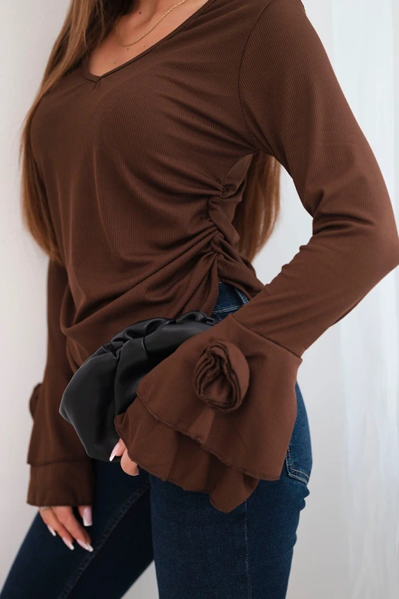 Women's ribbed blouse with a V-neck and ruffles on the sleeves brown