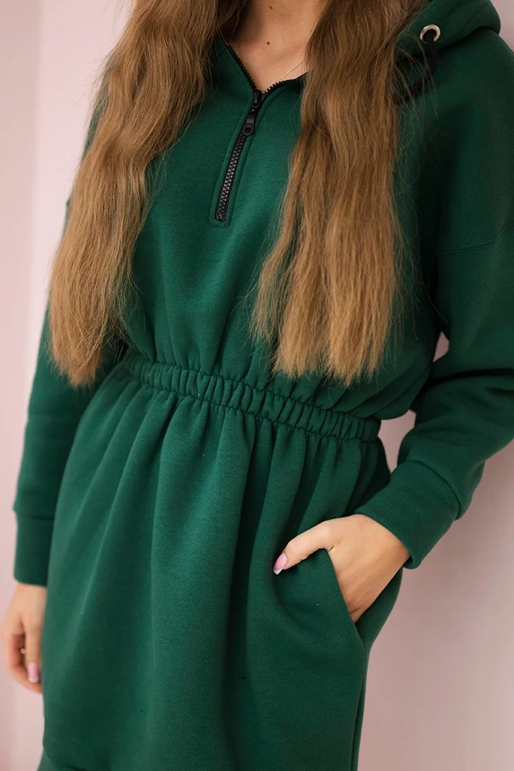 Isoliertes Kleid mit Kapuze dunkelgrün