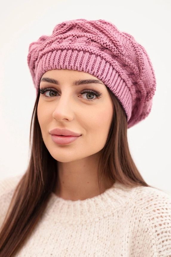 Dámská zimní čepice z volného úpletu s ozdobným vzorem K378 fialová