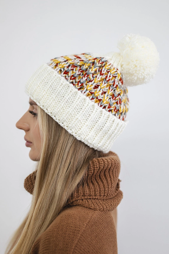 Cap with a pompom Ellen K325 ecru