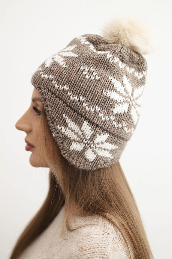 Women's winter wool hat with snowflake pattern and pompom K450 mocca