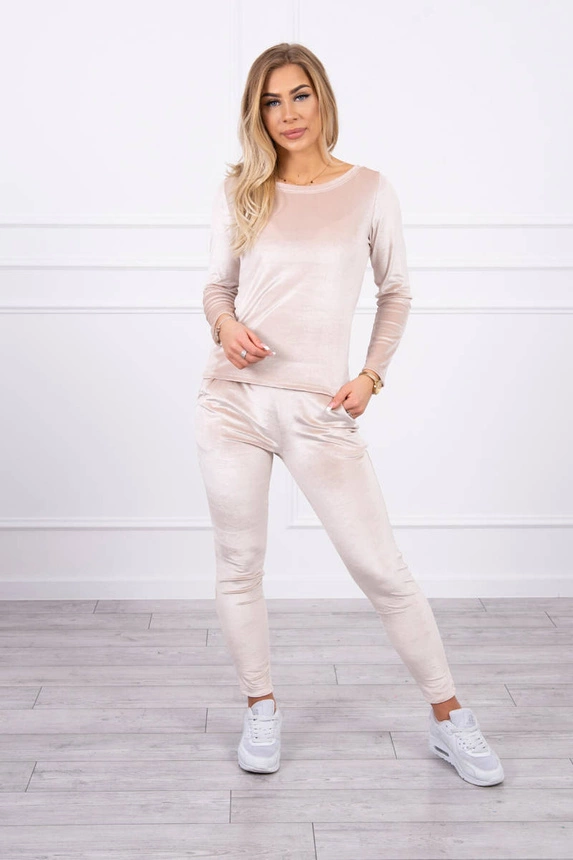 Velor set with ruffles at the back beige