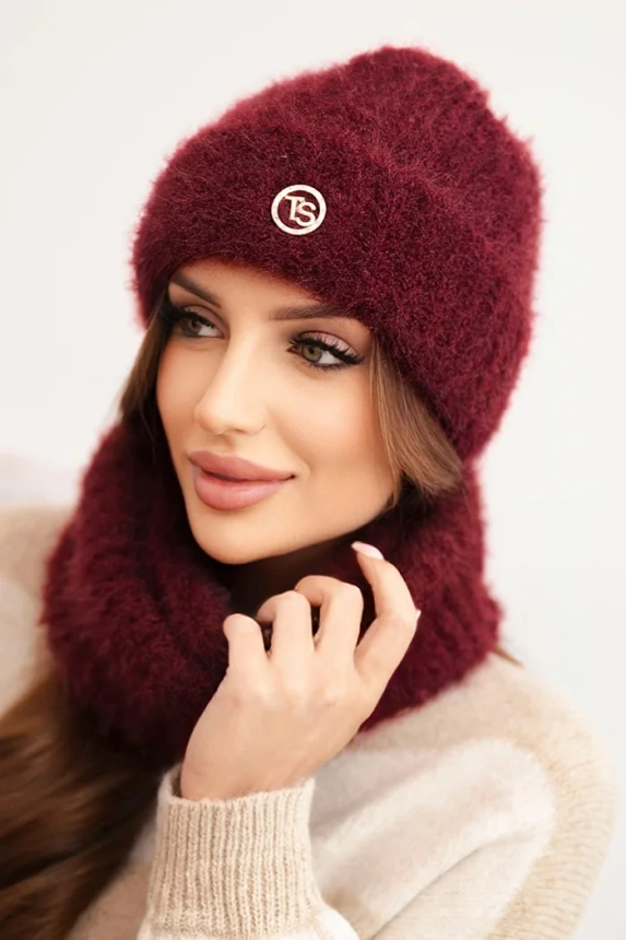 Damen-Set Mütze und Schal Winter flauschig mit dekorativem Emblem burgunderrot