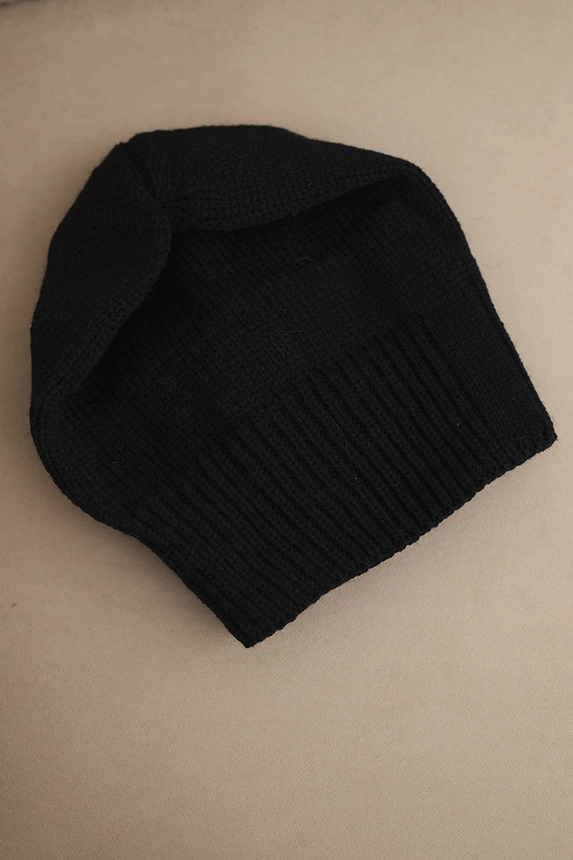 Damenwintermütze aus Wolle mit klassischem Rippenstrick K444 schwarz