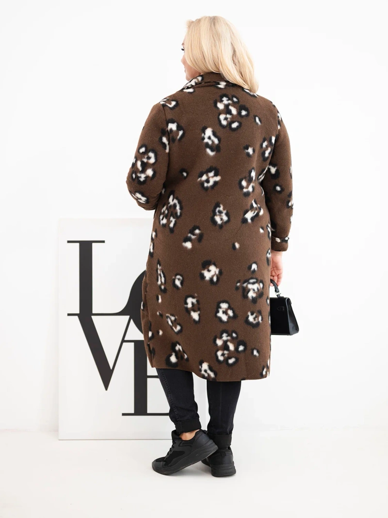Elegantný dámsky kabát Plus Size s klopami v leopardí vzor hnedej