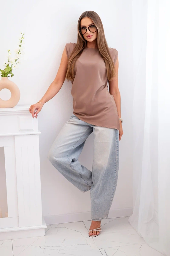 Elegantní dámská halenka s volánky a asymetrickým střihem velbloud