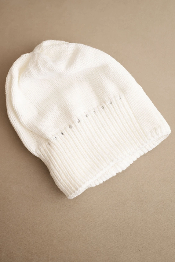 Women's winter hat with wool and delicate embellishment white