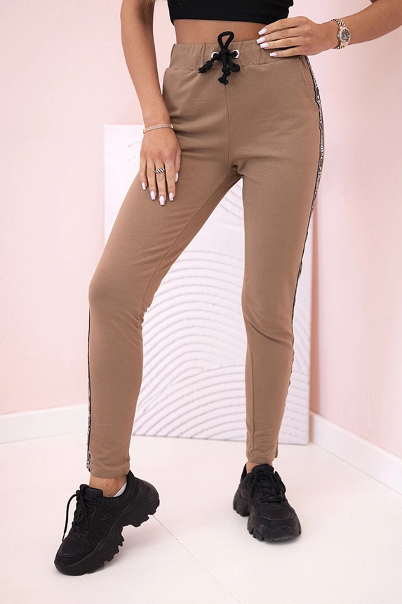Damen-Jogginghose mit Streifen und Kordelzug in der Taille kamelfarben