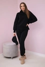 Isolierter Rollkragenpullover und Kapuzenpulli schwarz