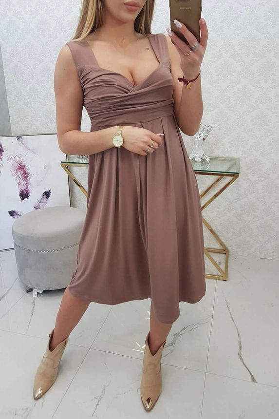Kleid mit breiten Trägern cappuccino