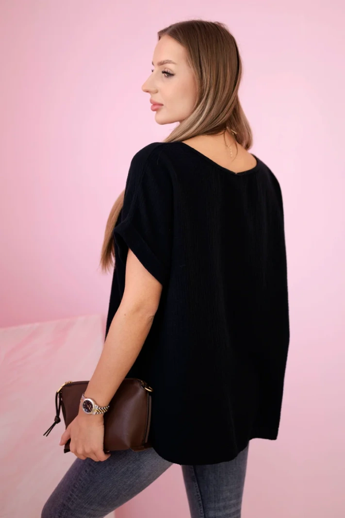Muslin blouse with a necklace black