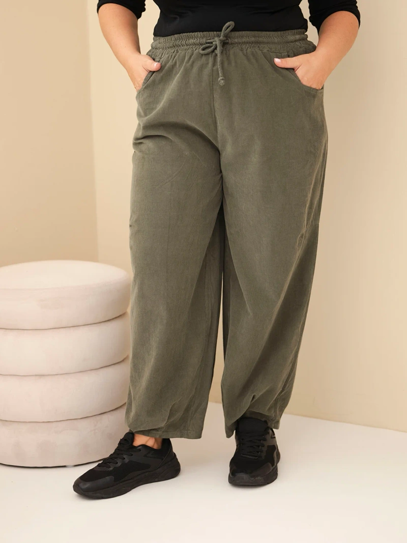 Spodnie damskie bawełniane Plus Size sztruksowe z gumką w pasie i kieszeniami khaki