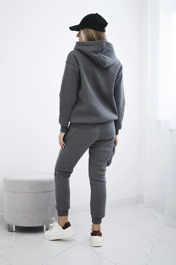 Zateplená souprava s ozdobnou kapsou grafitová melanž