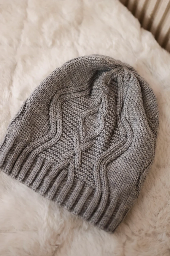 Čapica s fleece Sylwia K244 svetlo šedá